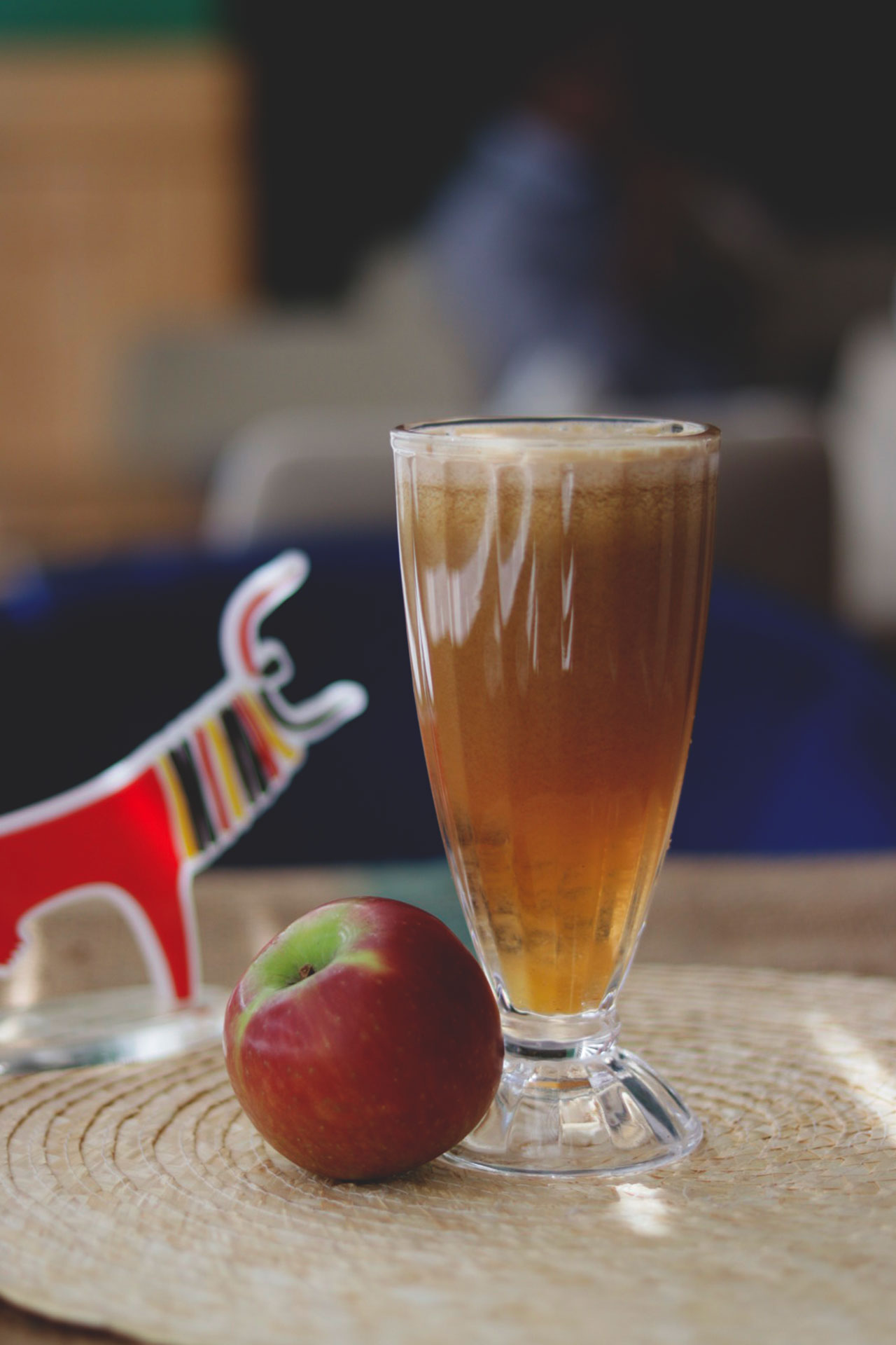 freshly-squeezed-apple-juice